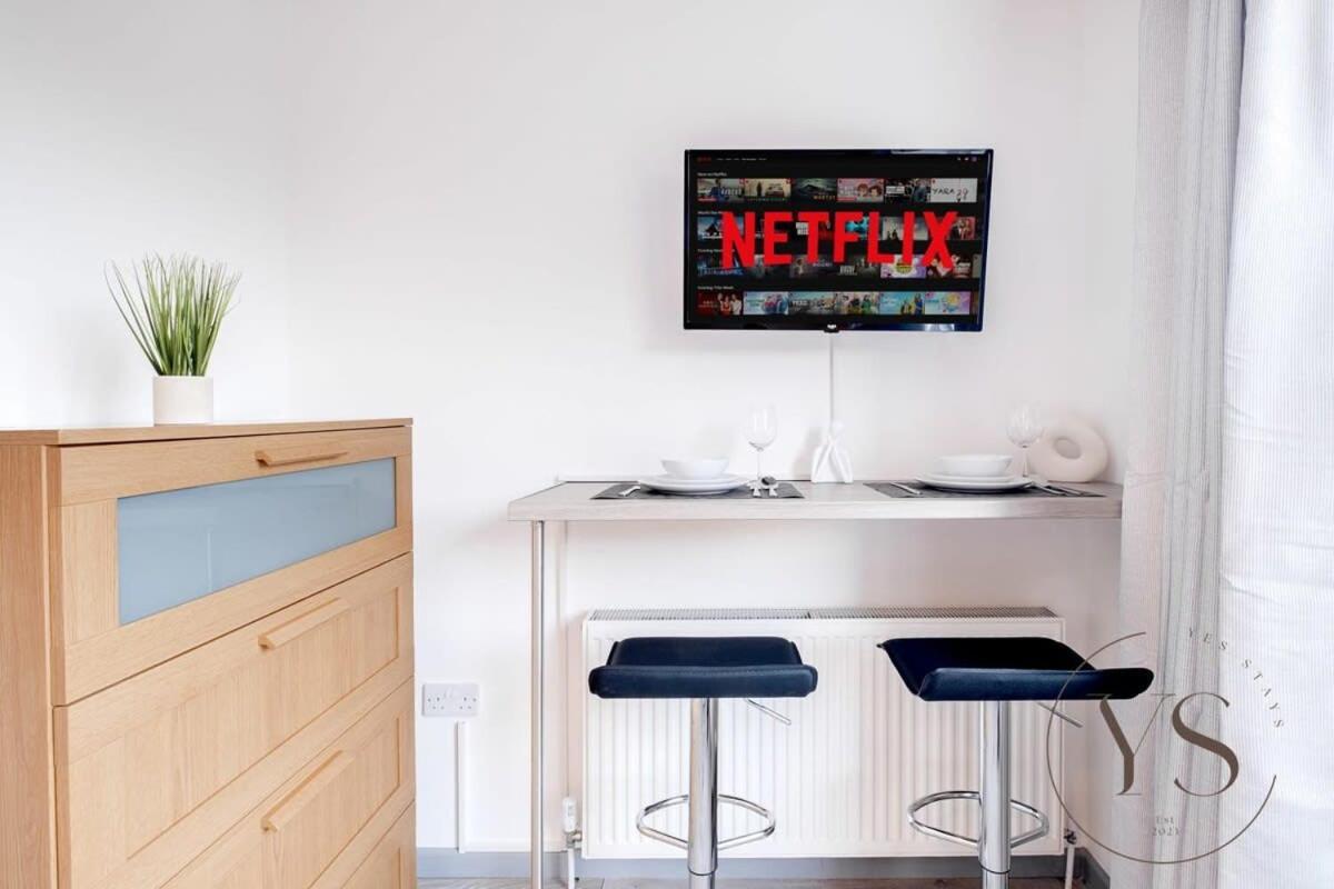 Sienna Longton Studio 2D - Wi-Fi, Alton Towers, Netflix Stoke-on-Trent Экстерьер фото